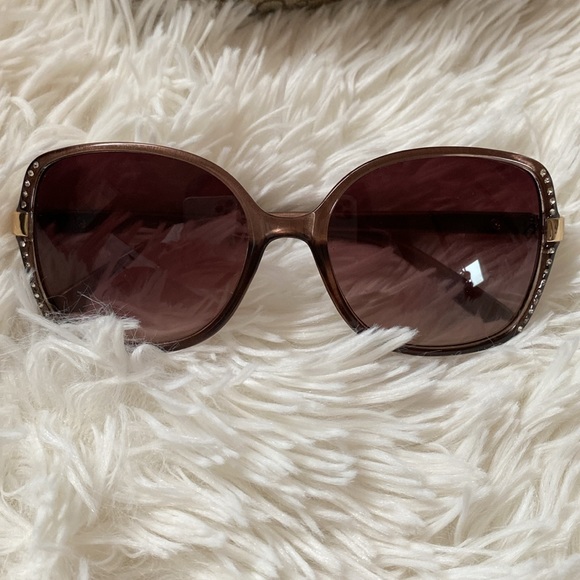 Sunglasses - Picture 4 of 4